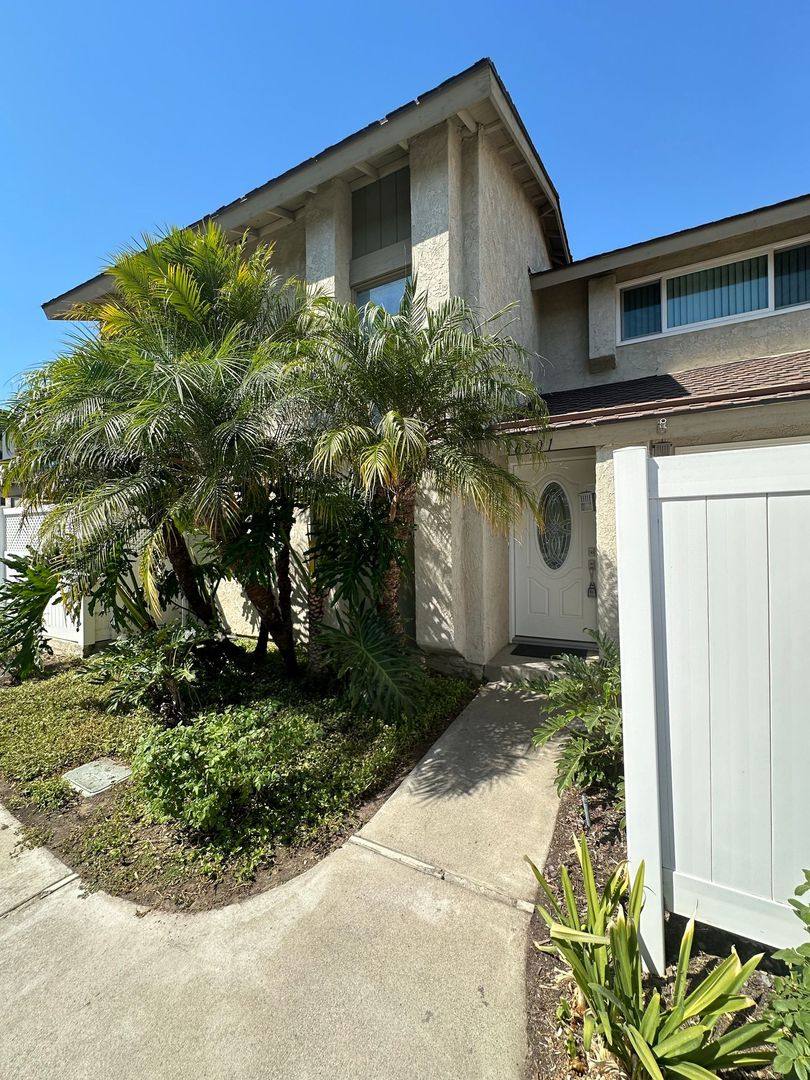 Townhouse for rent at 16901 Donwest, Tustin, CA 92780