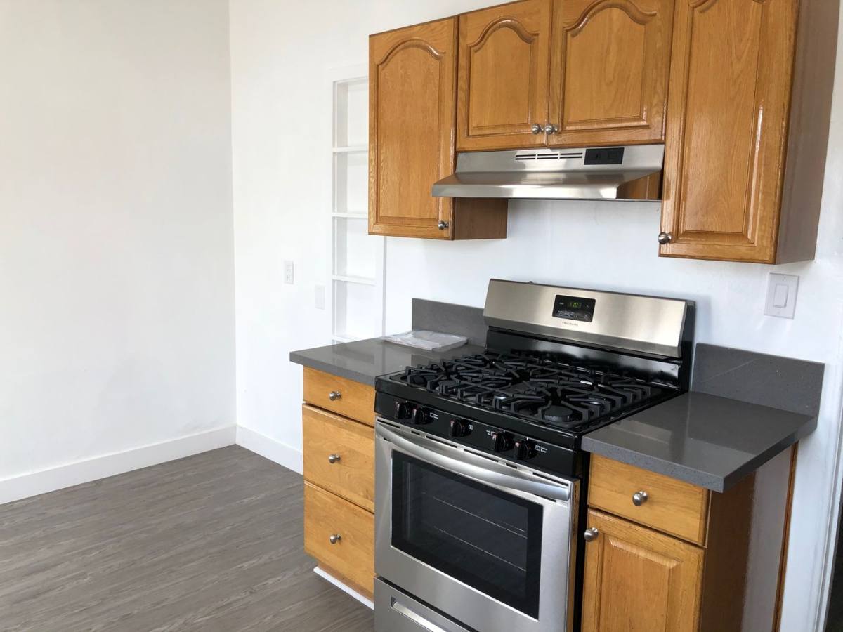 Apartment for rent at 321 S Verdugo Rd, Glendale, CA 91205