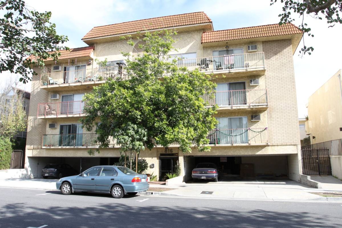 Apartment for rent at 816 Westmount Dr, West Hollywood, CA 90069