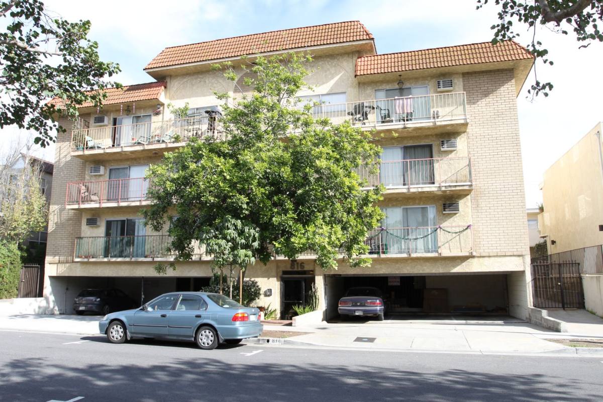 Apartment for rent at 816 Westmount Dr, West Hollywood, CA 90069