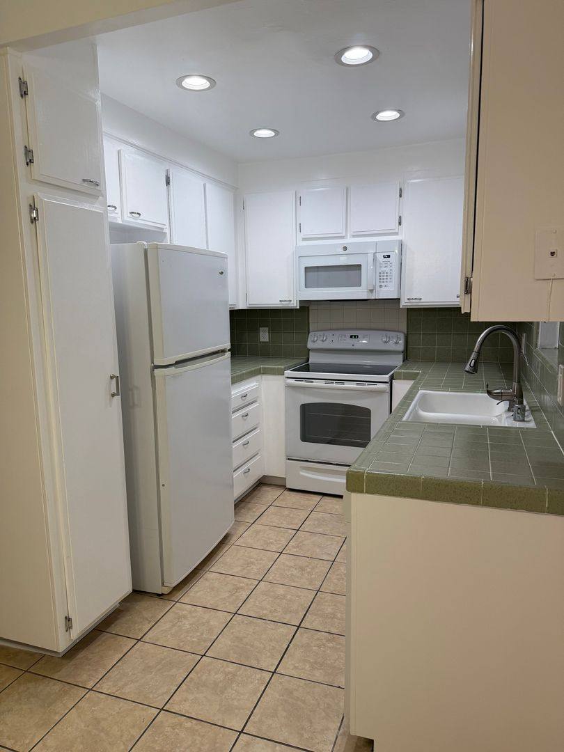 Apartment for rent at 816 Westmount Dr, West Hollywood, CA 90069