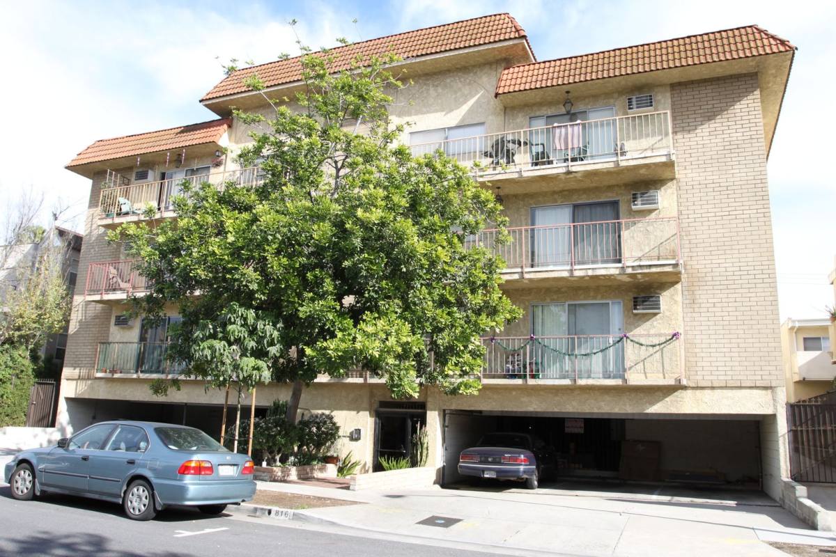 Apartment for rent at 816 Westmount Dr, West Hollywood, CA 90069