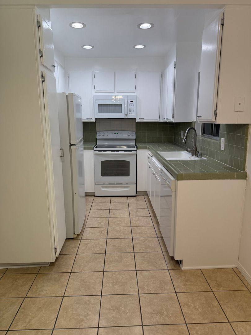 Apartment for rent at 816 Westmount Dr, West Hollywood, CA 90069