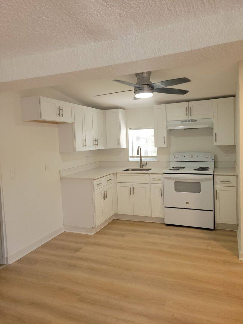 Apartment for rent at 2410 Old Vineland Rd, Kissimmee, FL 34746