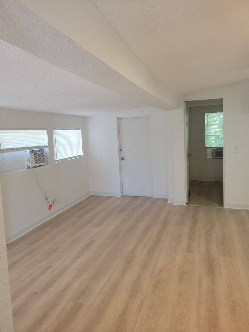 Apartment for rent at 2410 Old Vineland Rd, Kissimmee, FL 34746