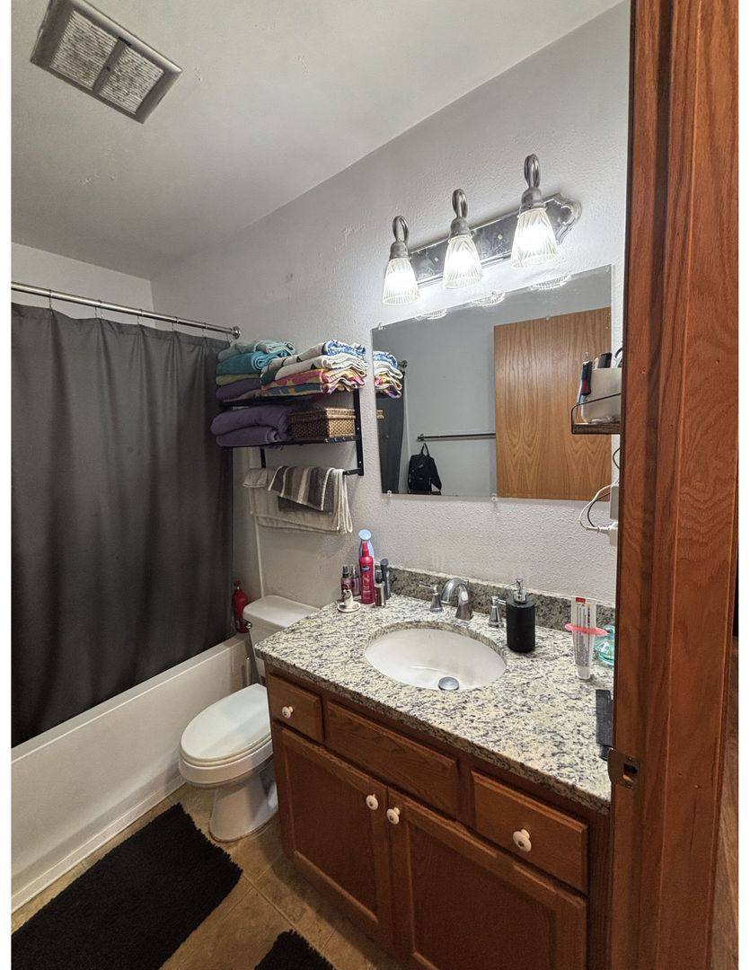 Apartment for rent at 1642 Bainbridge St, La Crosse, WI 54603