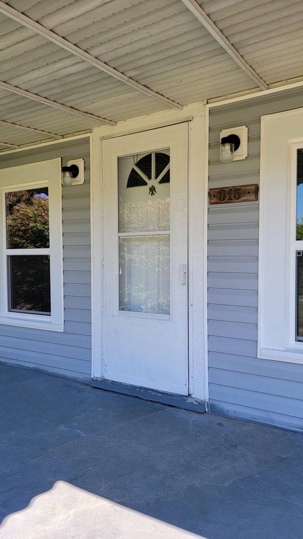 House for rent at 315 W Depot St, Ellettsville, IN 47429
