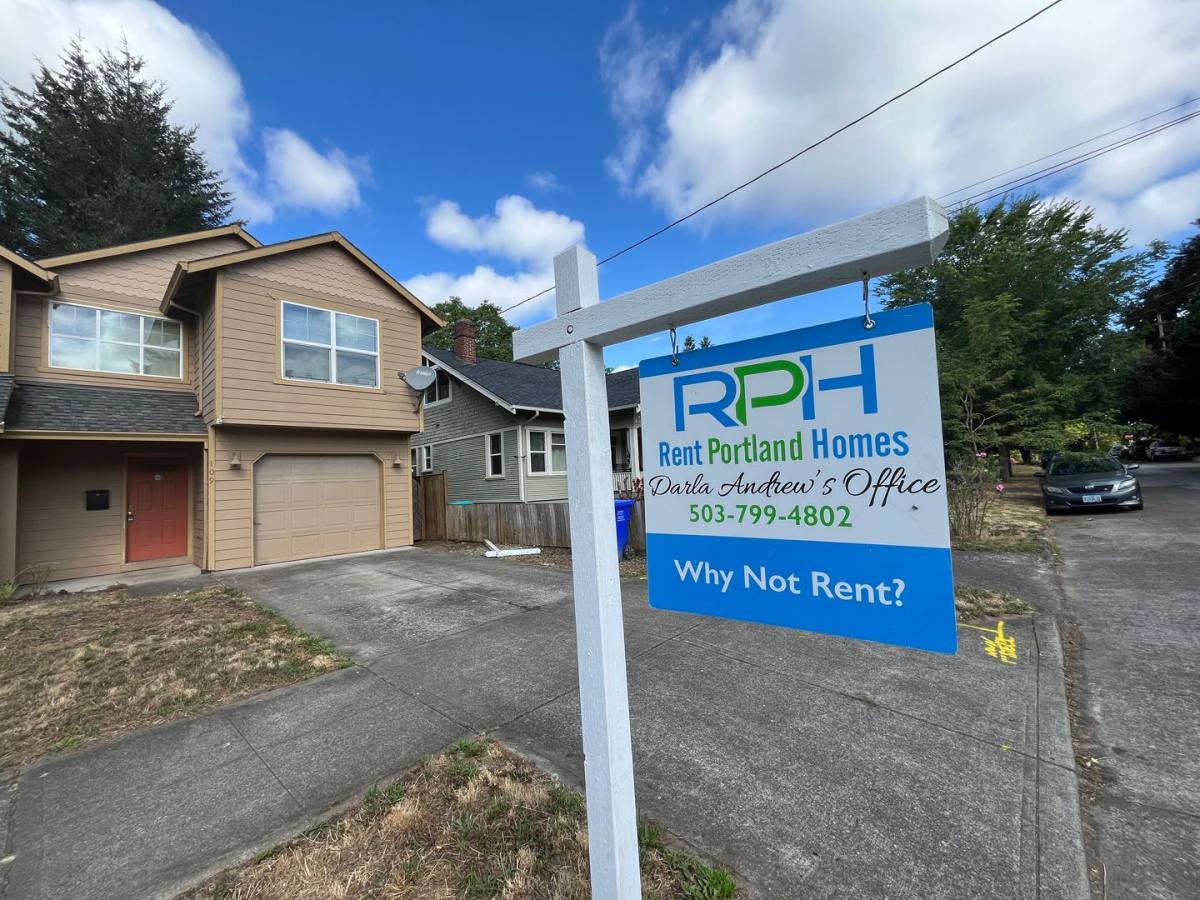 House for rent at 109 SE 84th Ave, Portland, OR 97216