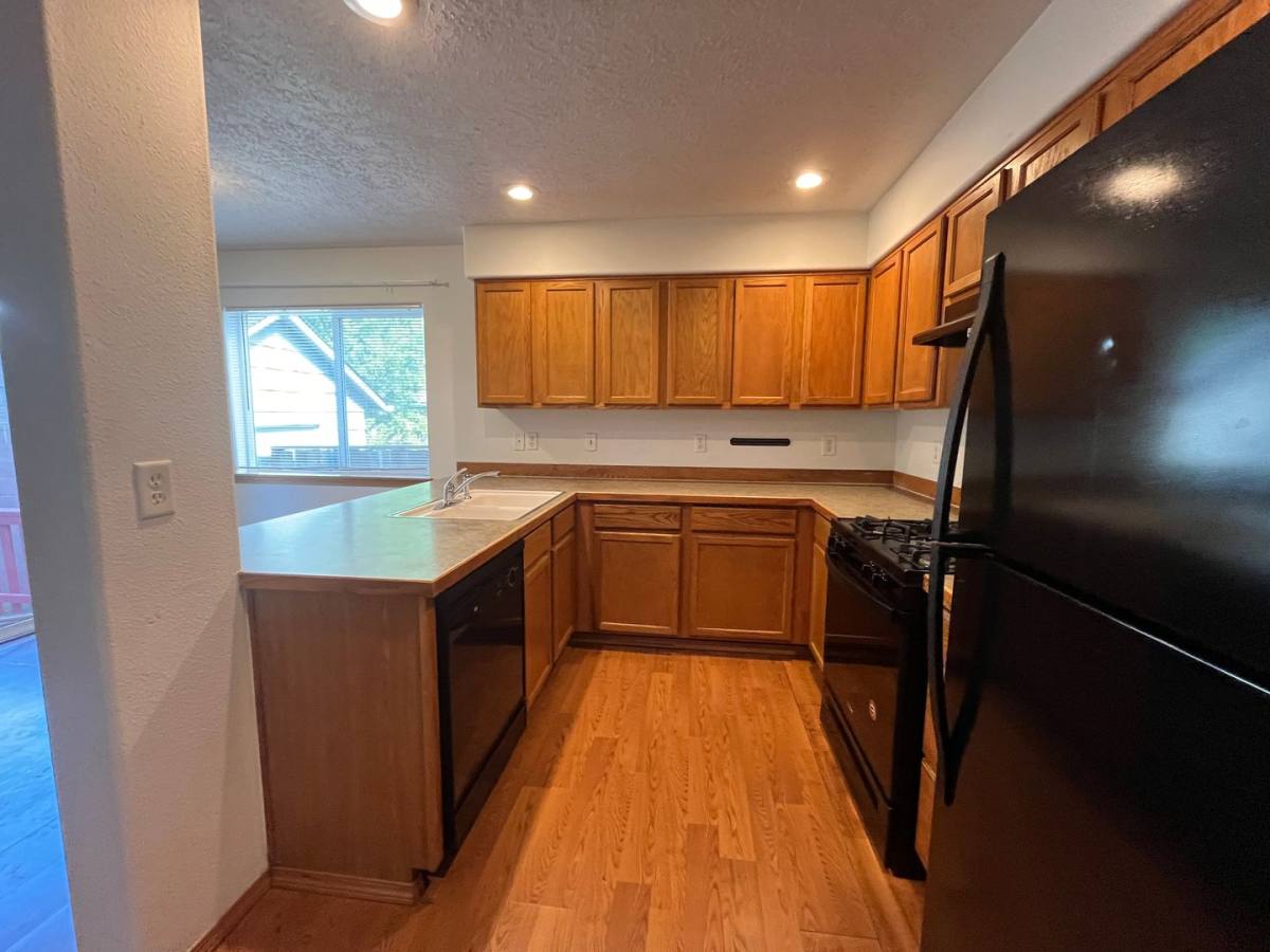 House for rent at 109 SE 84th Ave, Portland, OR 97216
