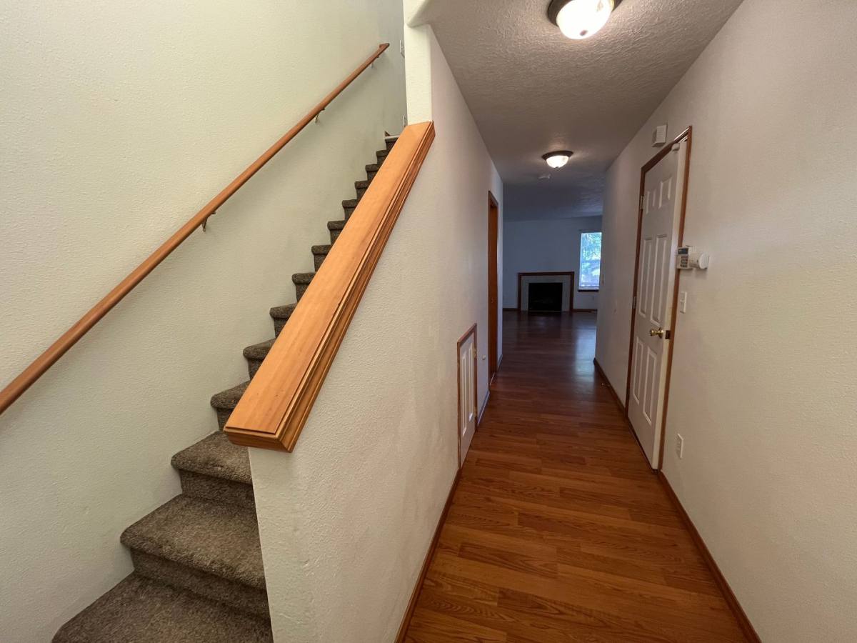 House for rent at 109 SE 84th Ave, Portland, OR 97216