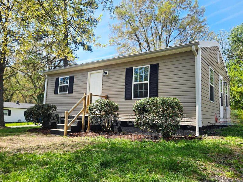 House for rent at 1000 Camden St, Burlington, NC 27217