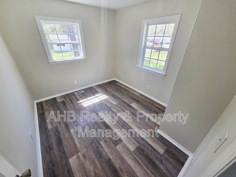 House for rent at 1000 Camden St, Burlington, NC 27217