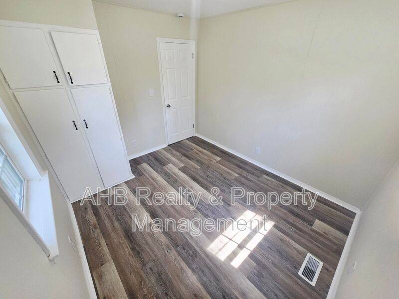 House for rent at 1000 Camden St, Burlington, NC 27217
