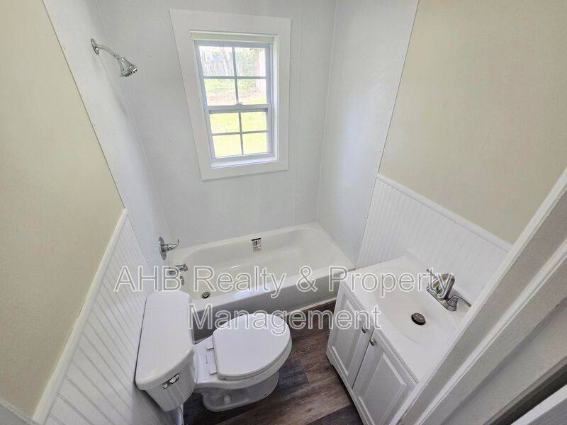 House for rent at 1000 Camden St, Burlington, NC 27217