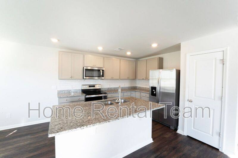 Townhouse for rent at 8J Crabapple Circle, Port Wentworth, GA 31407