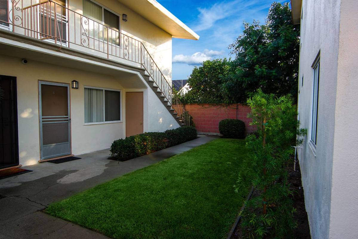 Apartment for rent at 10115 - 10129 Foster Rd, Downey, CA 90242