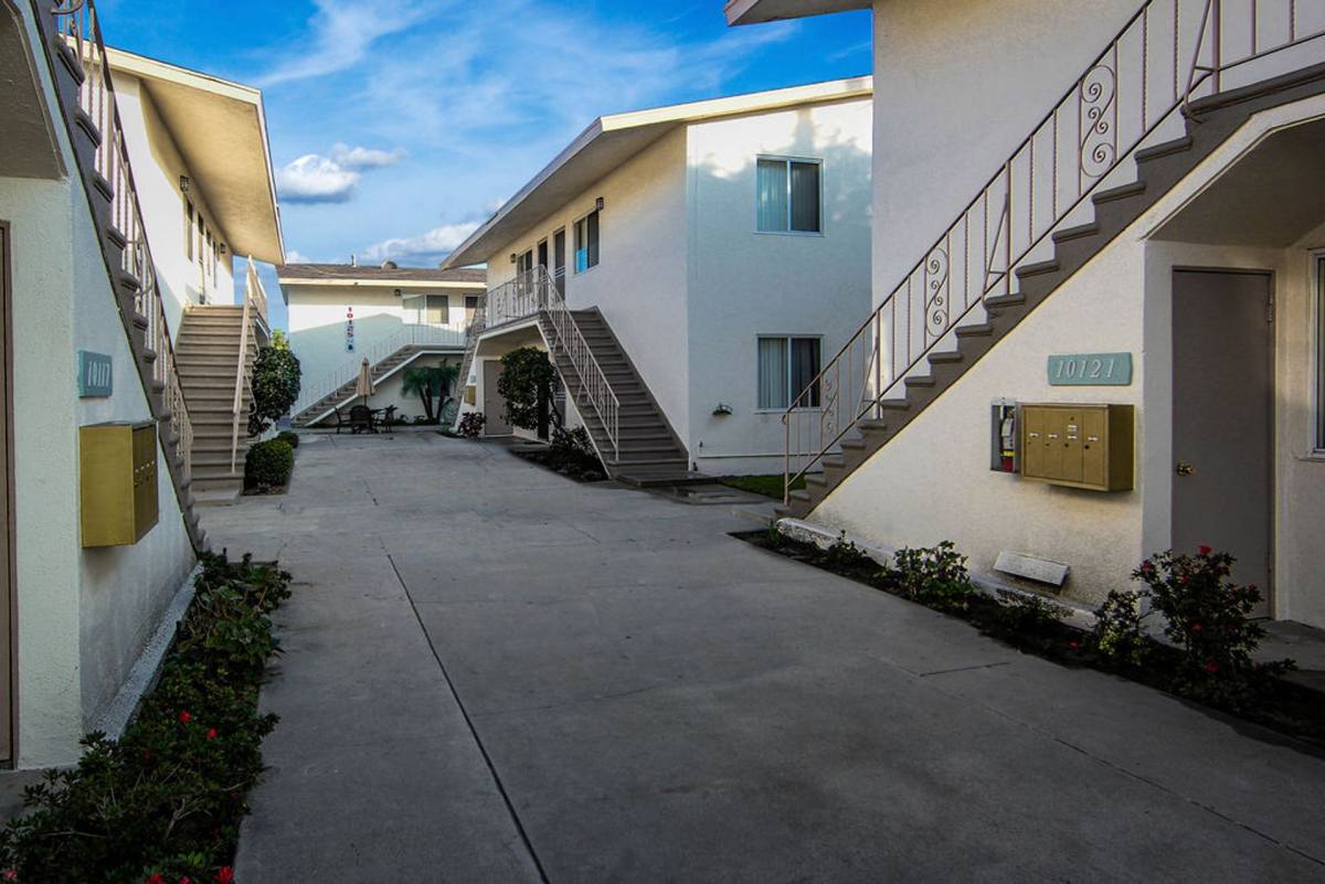 Apartment for rent at 10115 - 10129 Foster Rd, Downey, CA 90242