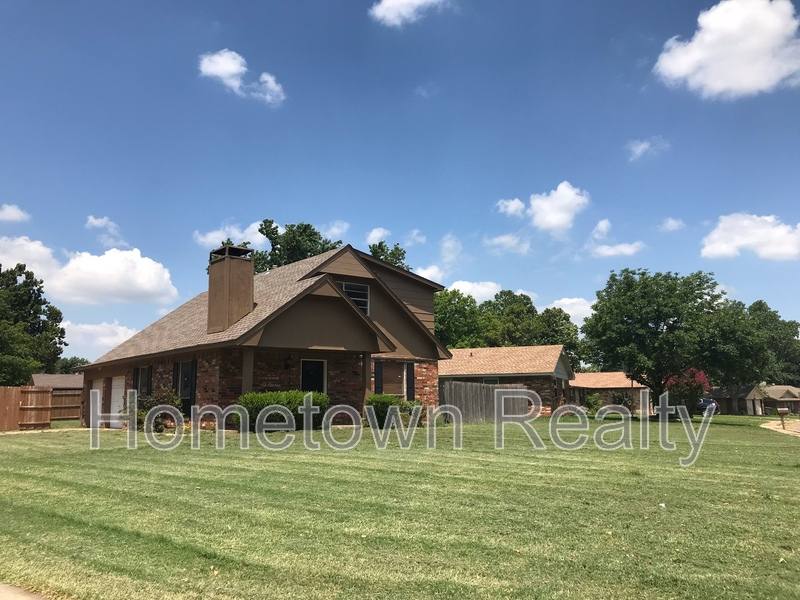 House for rent at 1013 Kelly Park Rd, Edmond, OK 73003