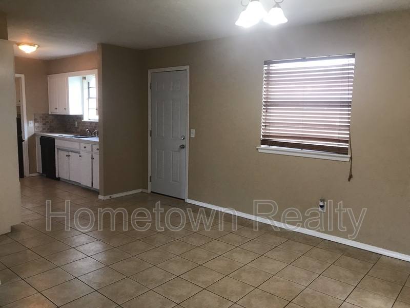 House for rent at 1013 Kelly Park Rd, Edmond, OK 73003