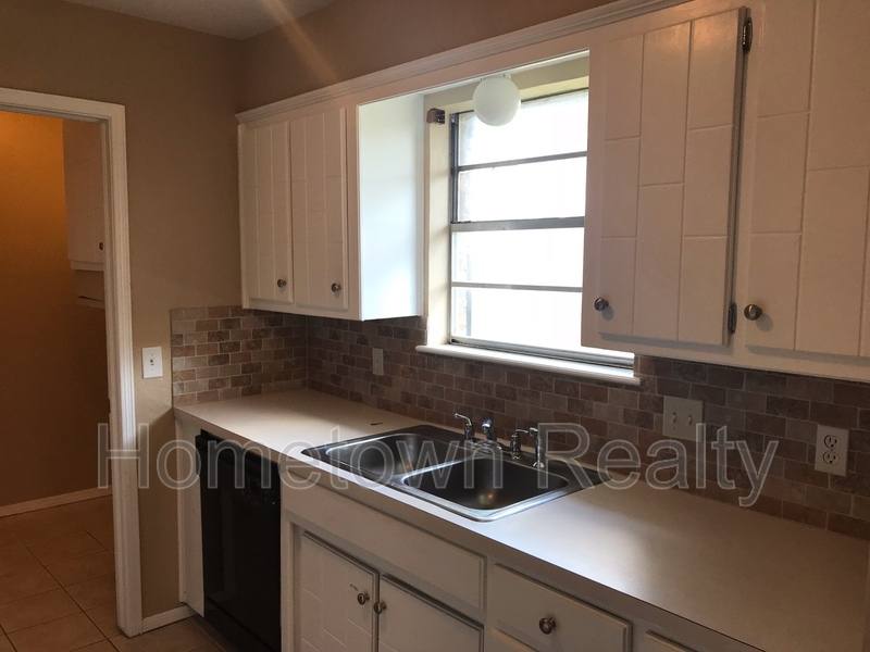 House for rent at 1013 Kelly Park Rd, Edmond, OK 73003