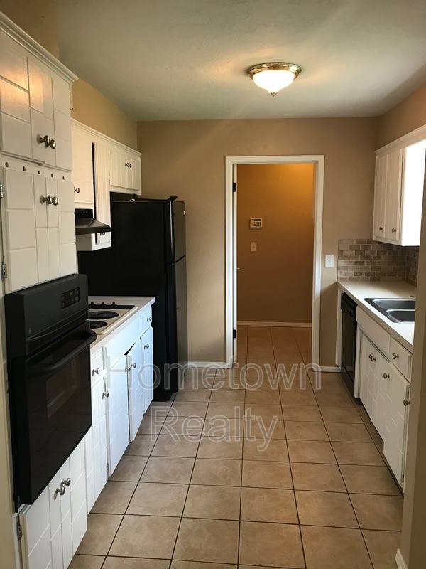 House for rent at 1013 Kelly Park Rd, Edmond, OK 73003