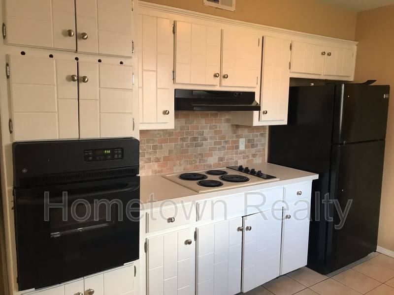 House for rent at 1013 Kelly Park Rd, Edmond, OK 73003