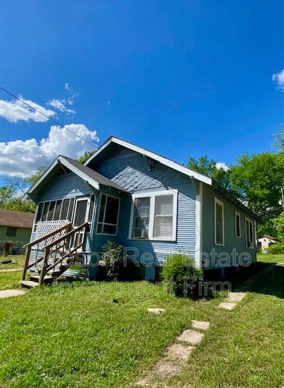 House for rent at 3240 Jackson St, Shreveport, LA 71109