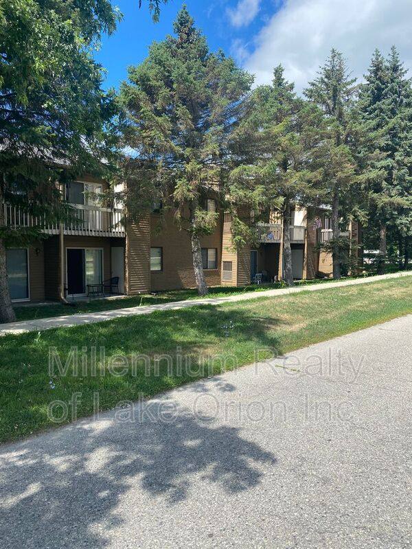 Apartment for rent at 25 Louck St #18, Oxford, MI 48371