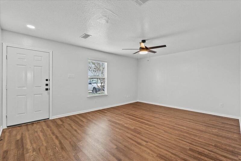 Apartment for rent at 2106 St Lucia Calle, Dickinson, TX 77539