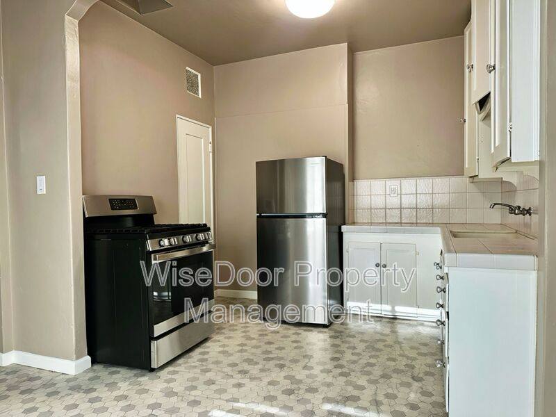 Apartment for rent at 1030 Leonard Ave #6, Los Angeles, CA 90022