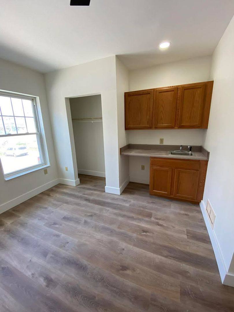 Apartment for rent at 1212 W 3rd St, Davenport, IA 52802