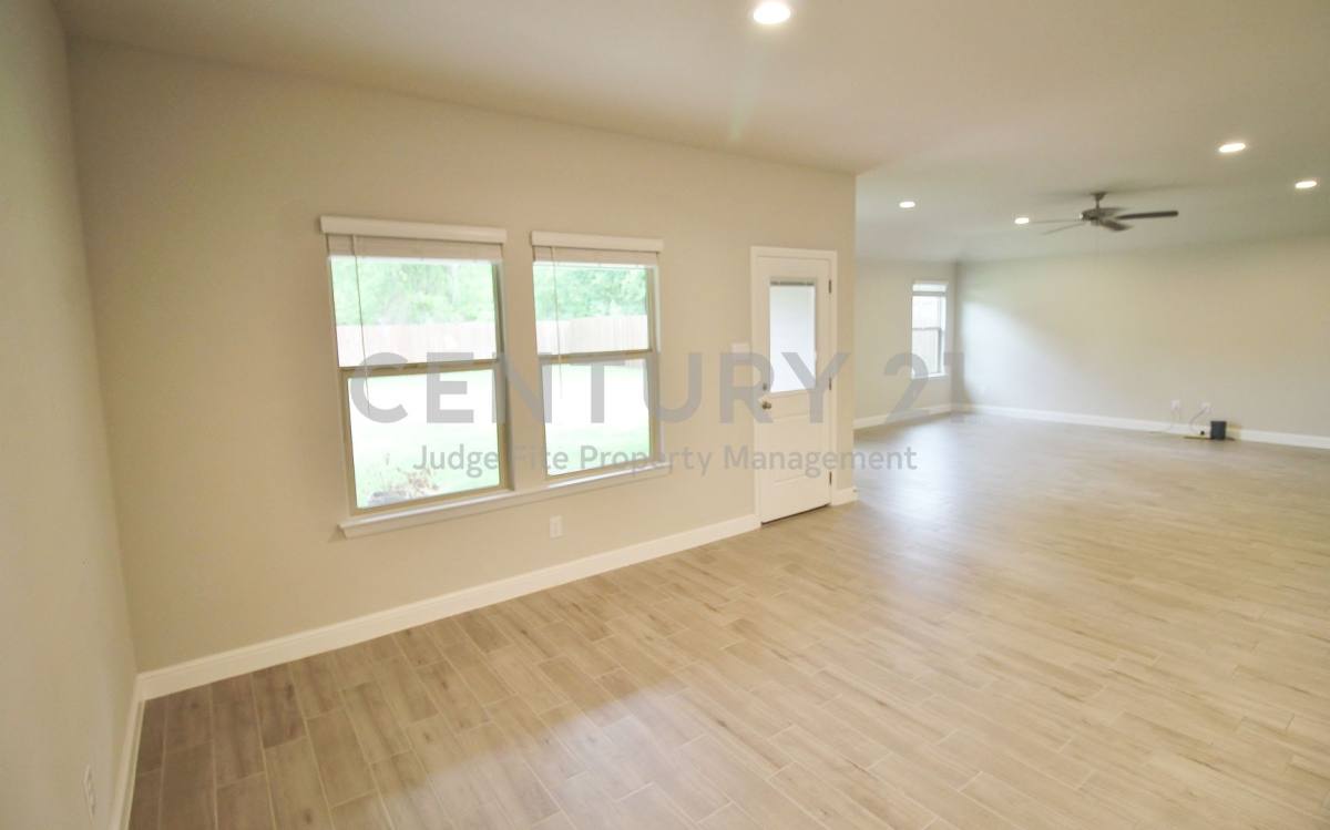 House for rent at 1449 Bennett Dr, Burleson, TX 76028
