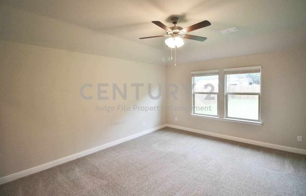 House for rent at 1449 Bennett Dr, Burleson, TX 76028