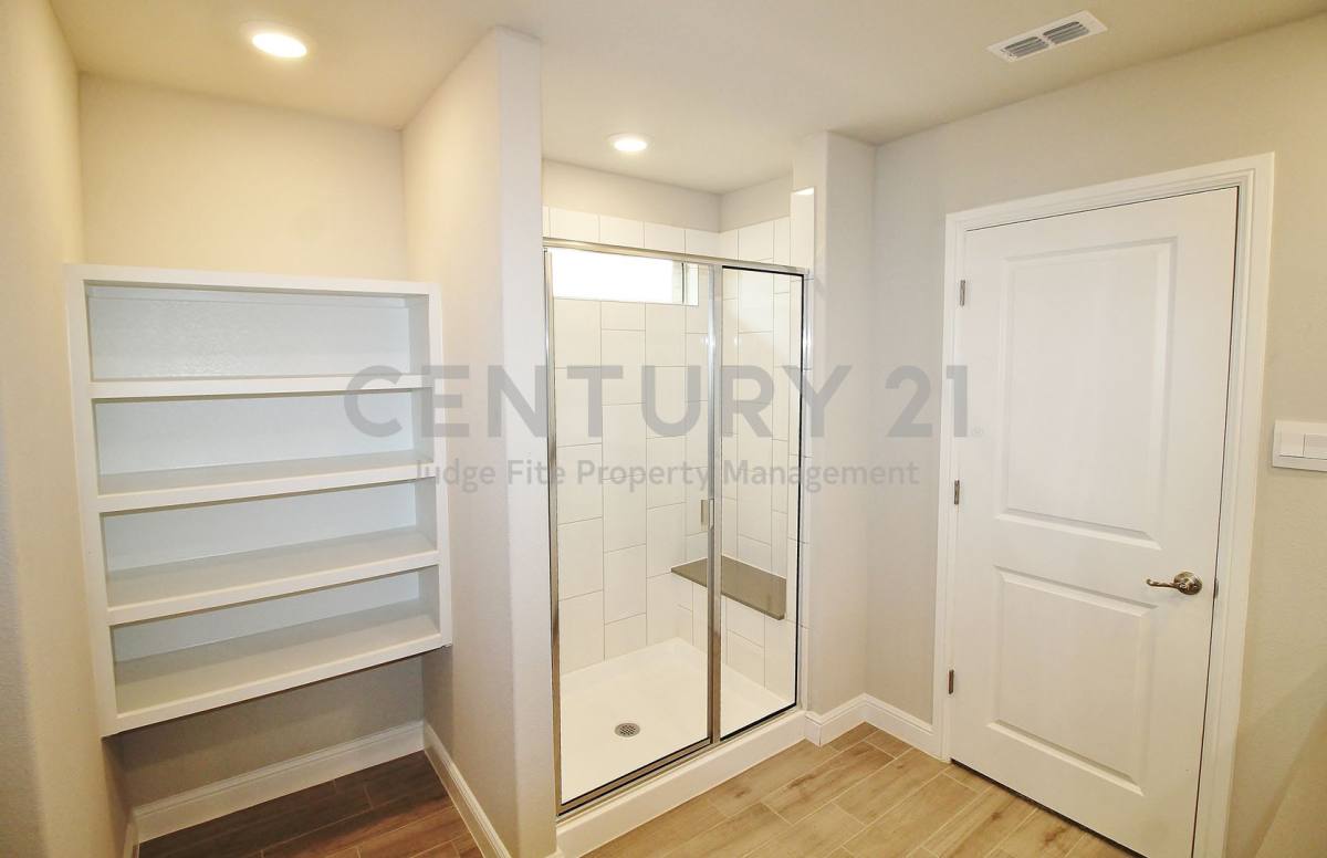 House for rent at 1449 Bennett Dr, Burleson, TX 76028
