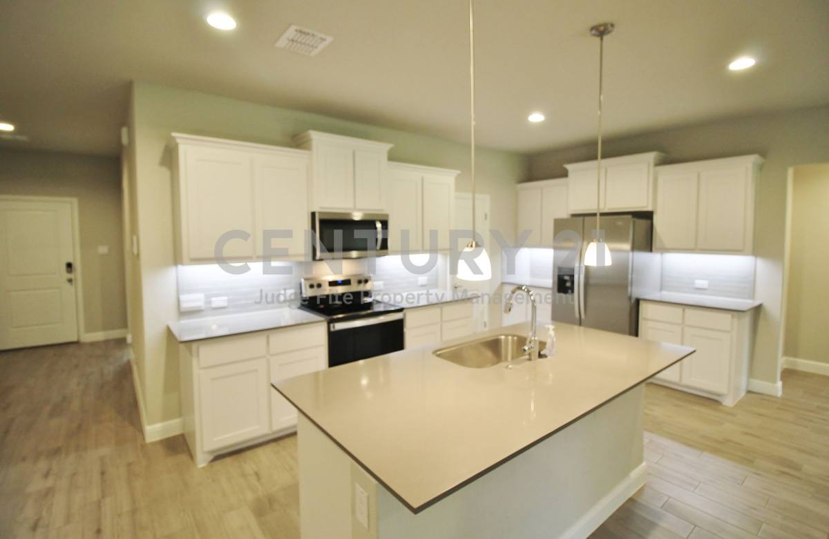 House for rent at 1449 Bennett Dr, Burleson, TX 76028