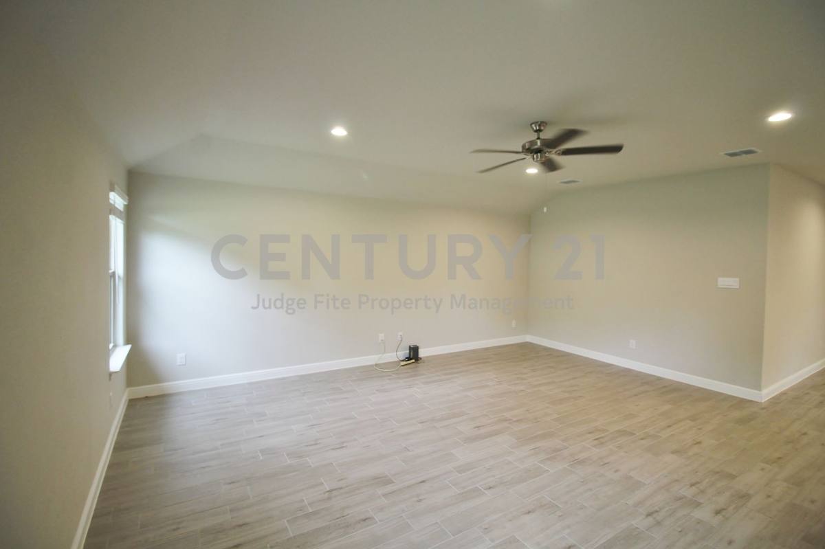 House for rent at 1449 Bennett Dr, Burleson, TX 76028