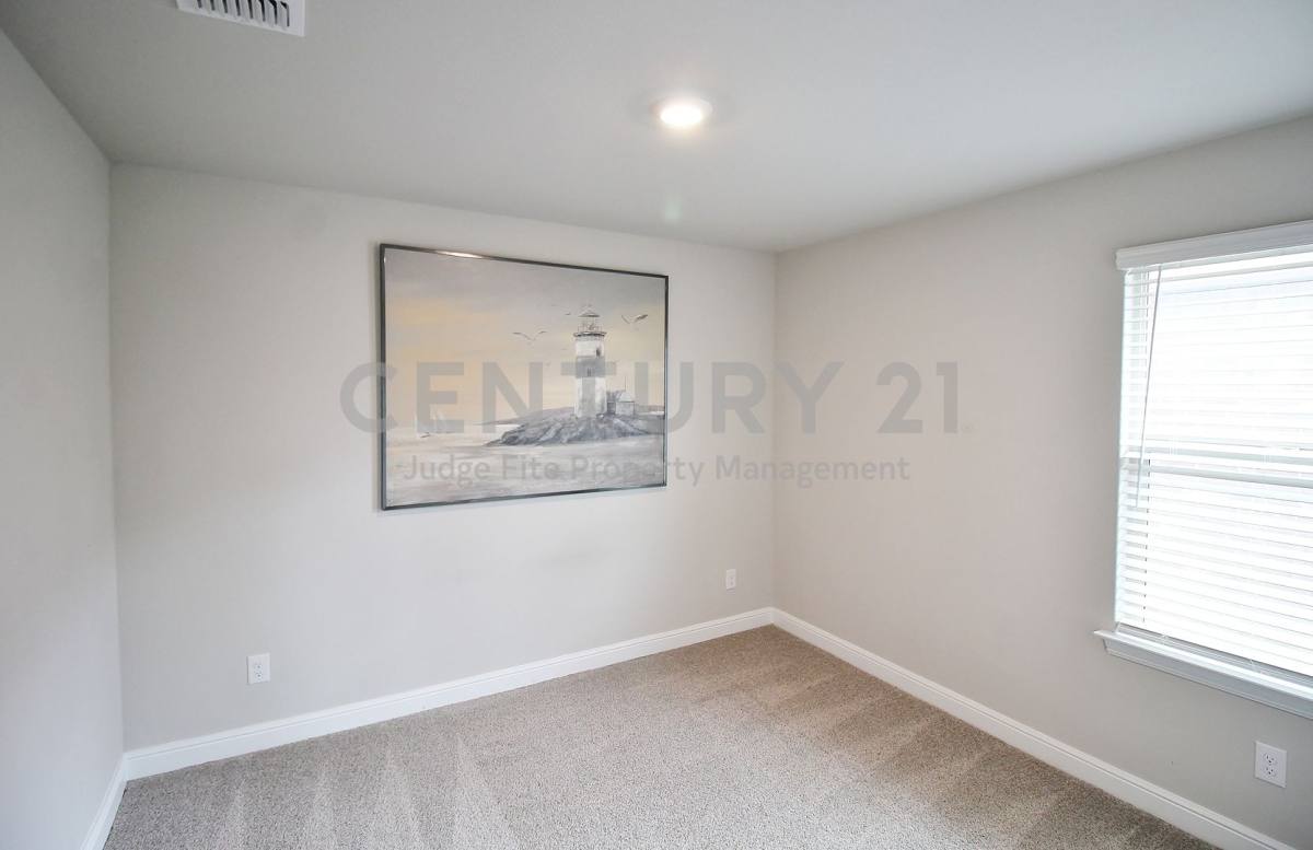 House for rent at 1449 Bennett Dr, Burleson, TX 76028