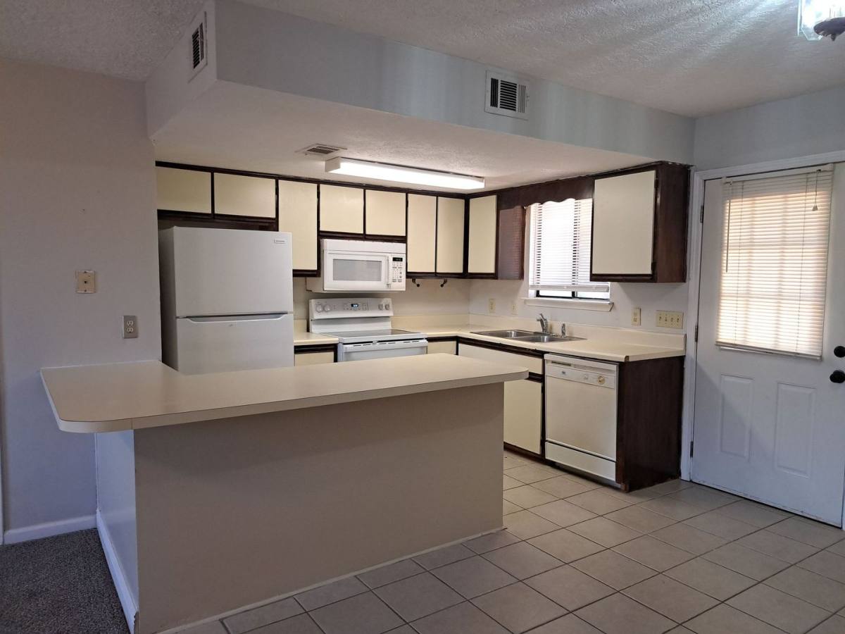 Townhouse for rent at 4837 S Lakewood Dr, Panama City, FL 32404