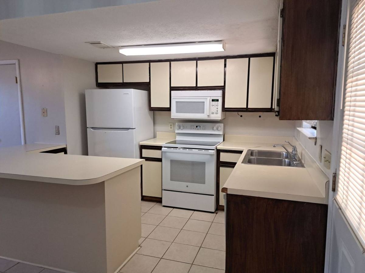 Townhouse for rent at 4837 S Lakewood Dr, Panama City, FL 32404