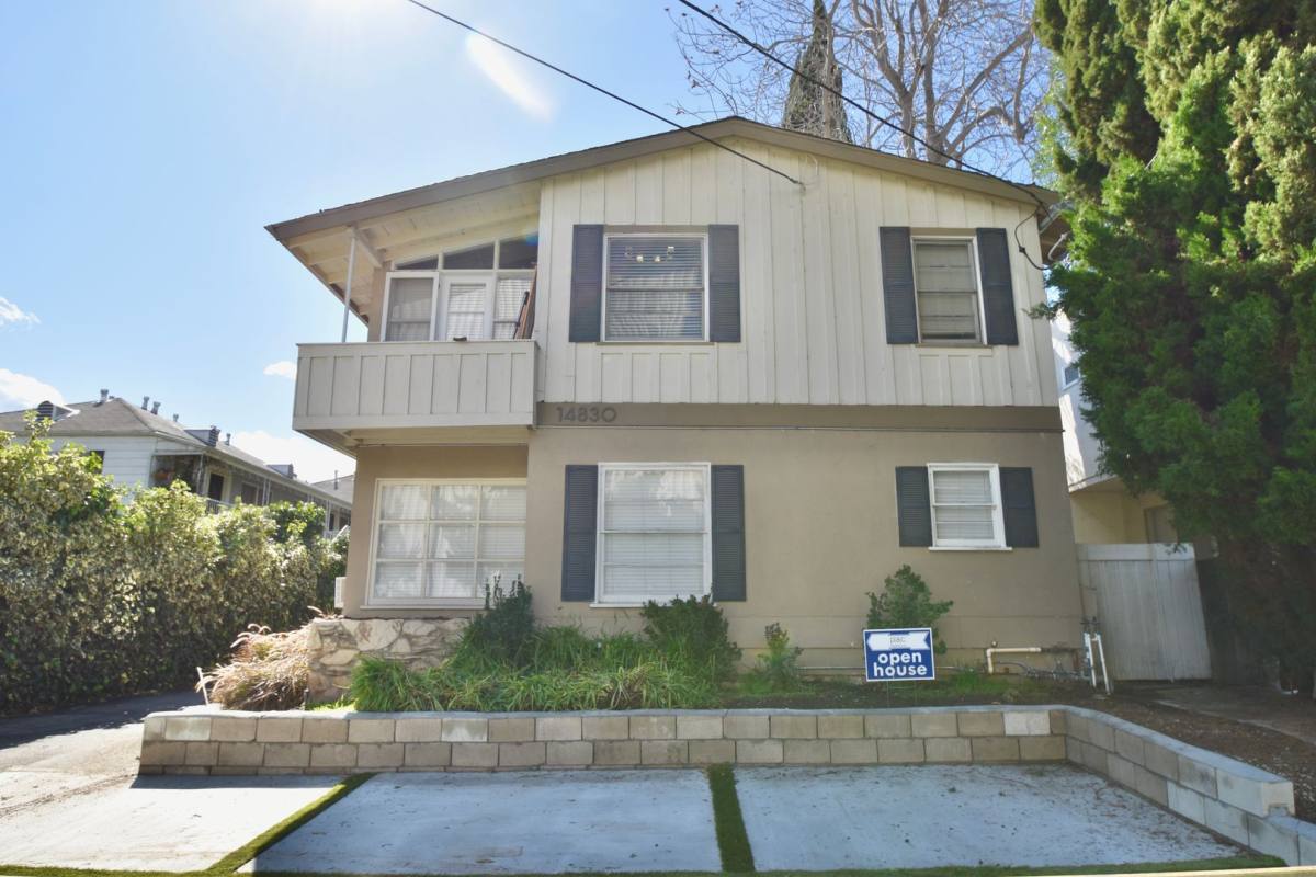 Apartment for rent at 14830 Dickens St, Sherman Oaks, CA 91403