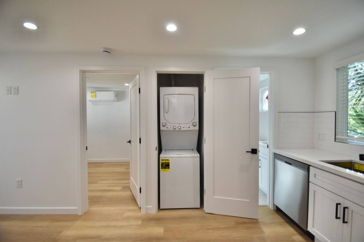 Apartment for rent at 14830 Dickens St, Sherman Oaks, CA 91403