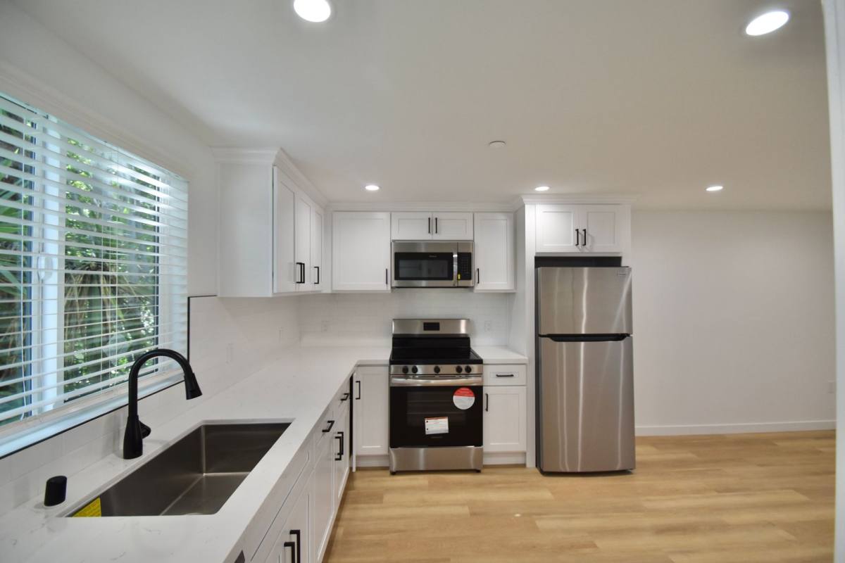 Apartment for rent at 14830 Dickens St, Sherman Oaks, CA 91403