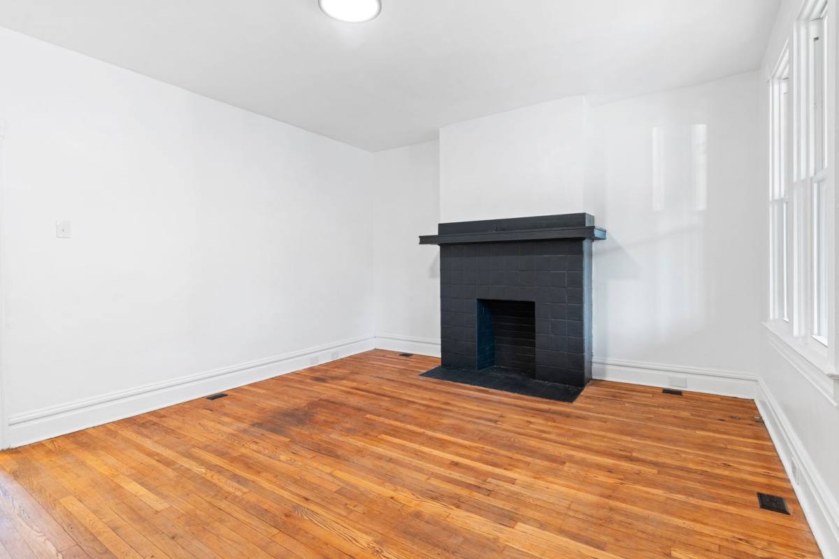 Townhouse for rent at 605 E 19th Ave, Homestead, PA 15120