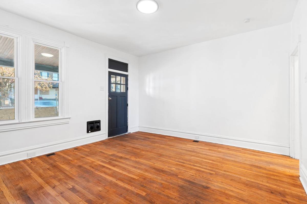 Townhouse for rent at 605 E 19th Ave, Homestead, PA 15120