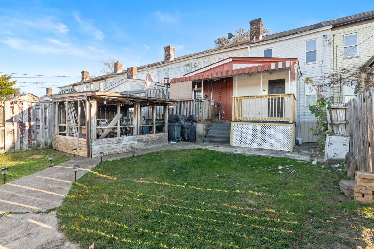 Townhouse for rent at 605 E 19th Ave, Homestead, PA 15120