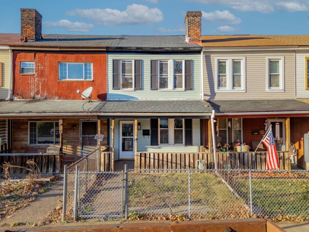 Townhouse for rent at 605 E 19th Ave, Homestead, PA 15120