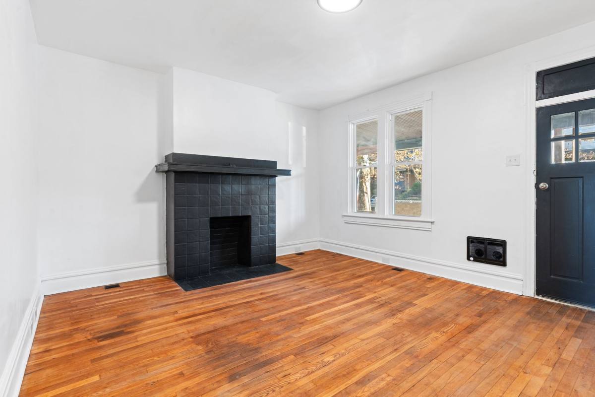 Townhouse for rent at 605 E 19th Ave, Homestead, PA 15120