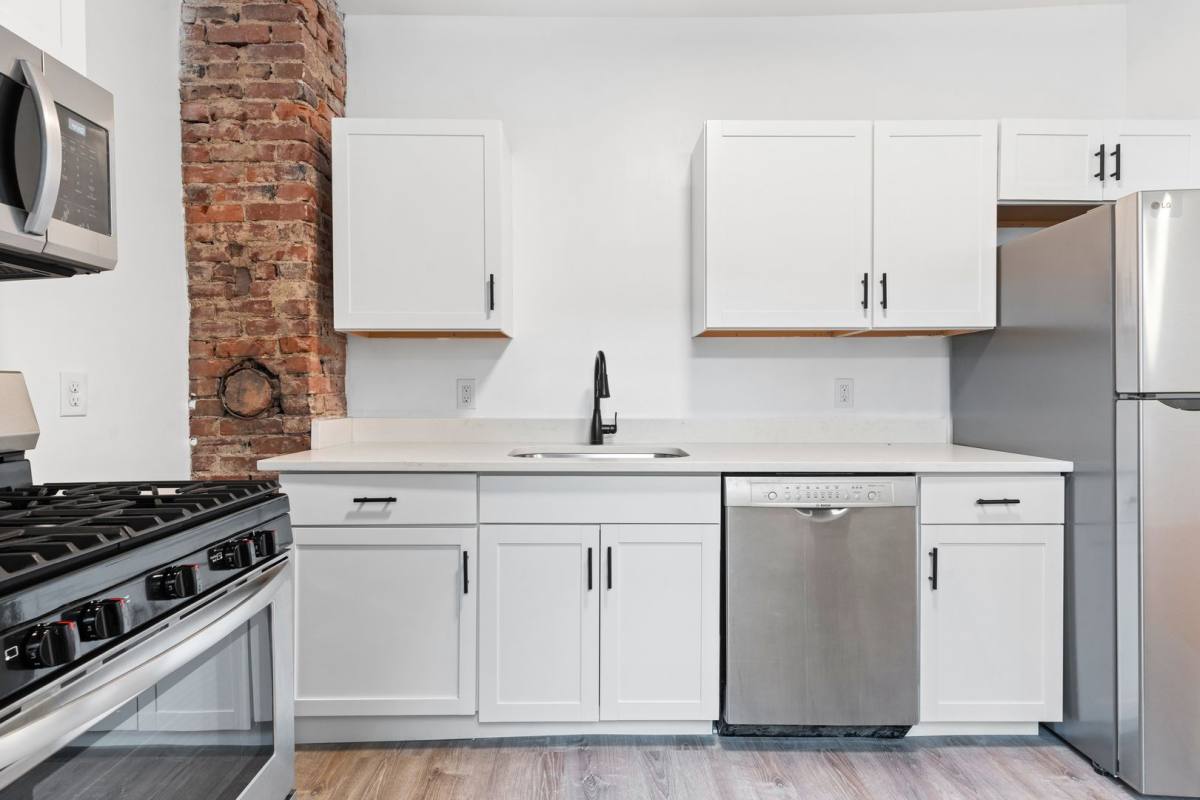 Townhouse for rent at 605 E 19th Ave, Homestead, PA 15120
