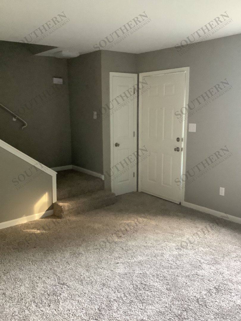 Apartment for rent at 142 Westwood Circle, Bowling Green, KY 42101