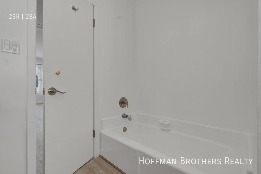 Apartment for rent at 1827 N Van Ness Ave #6, Los Angeles, CA 90028